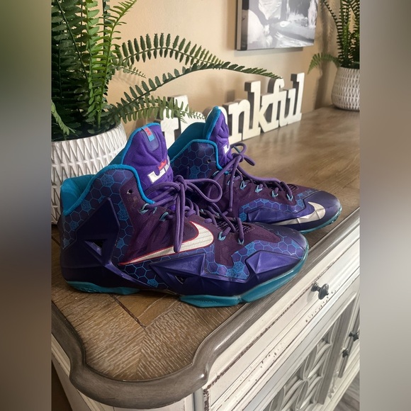 Athletic_Shoes